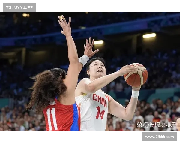 奥运会篮球小组赛激烈角逐 各国球队备战全力冲刺晋级之路