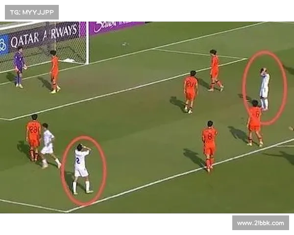 守门员扑点球时如何通过观察与心理战术精准选择扑救方向