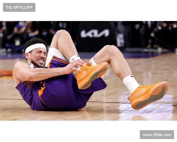 德文·布克在NBA赛季中积极投身慈善事业关注社会问题展现球场外的责任担当